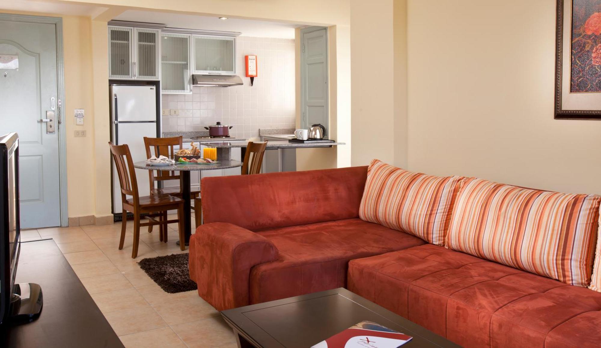 ホテル Xperience Kiroseiz Parkland シャルム・エル・シェイク エクステリア 写真 A living room with a kitchen