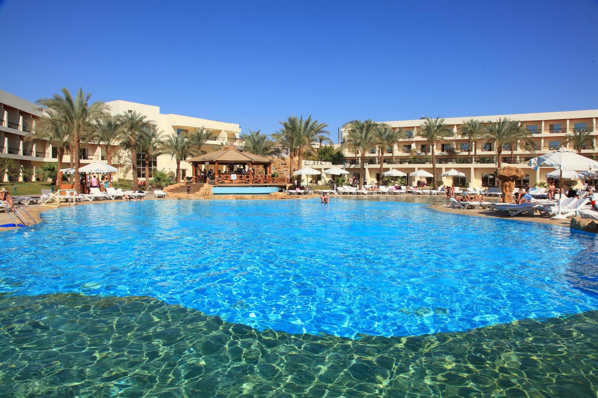 ホテル Xperience Kiroseiz Parkland シャルム・エル・シェイク エクステリア 写真 The pool at the Hilton Sharm El Sheikh