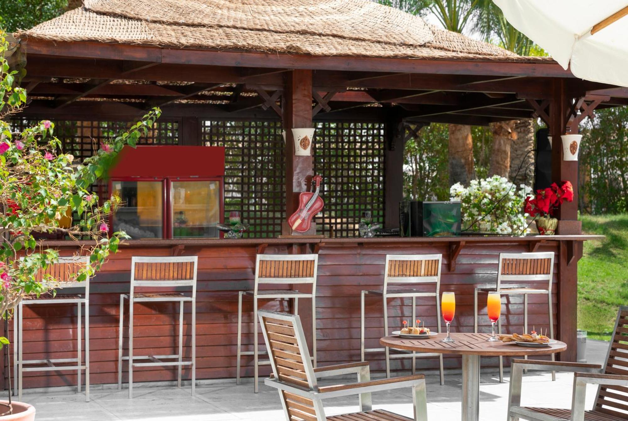 ホテル Xperience Kiroseiz Parkland シャルム・エル・シェイク エクステリア 写真 The Pool Bar